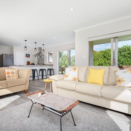 Modern Beach Break - Waihi Beach Holiday Home 외부 사진
