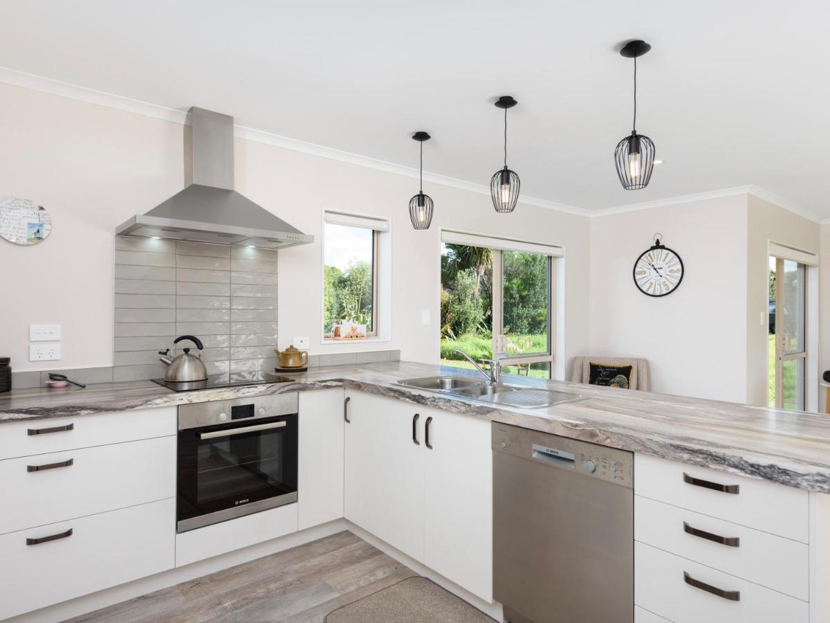 Modern Beach Break - Waihi Beach Holiday Home 외부 사진